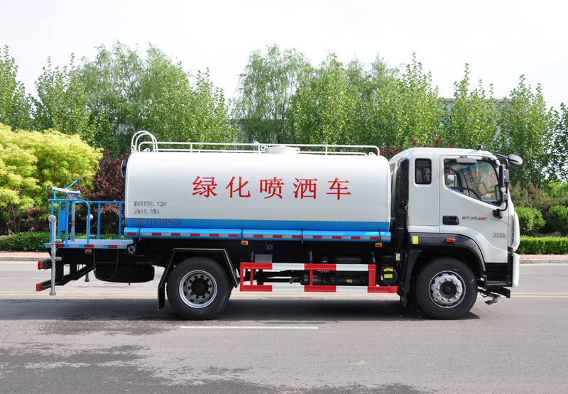 绿化喷洒车
